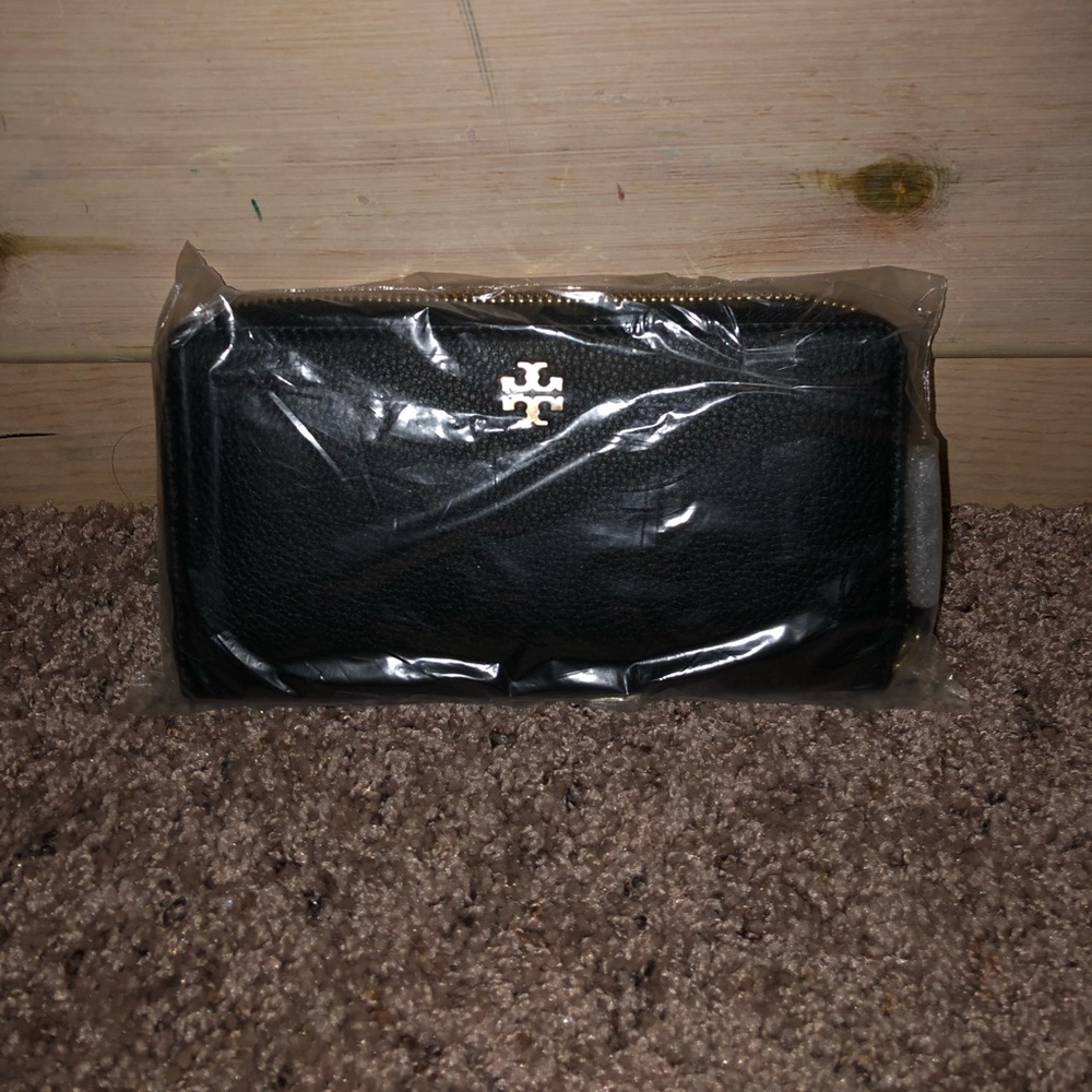 Tory Burch Black Robinson Zip Continental Wallet